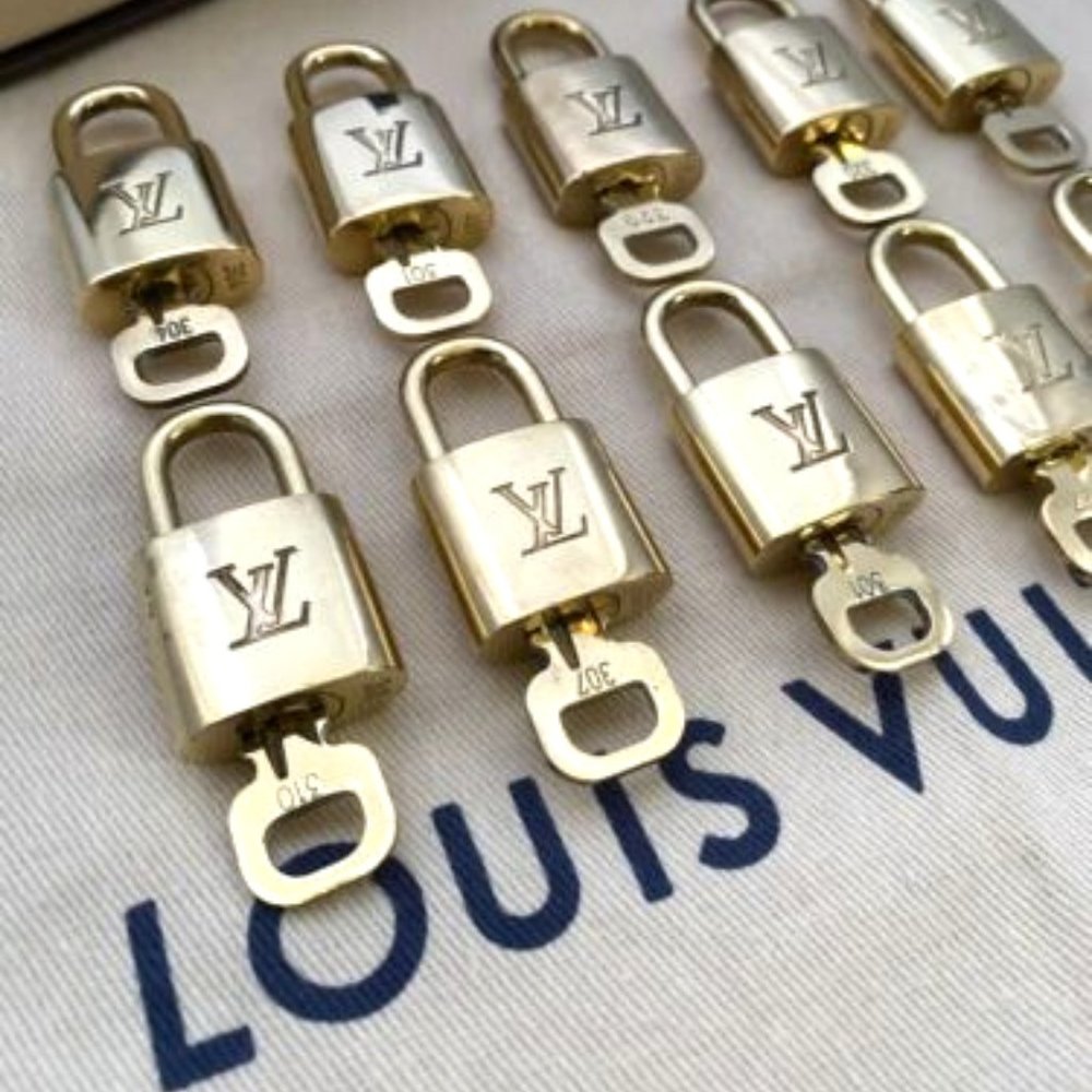 SALE! Louis Vuitton Lock & Key Gold Brass Authentic MINT - Picture 4 of 15